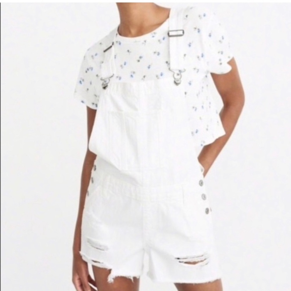 Abercrombie & Fitch White Distressed Overall Shorts - XL